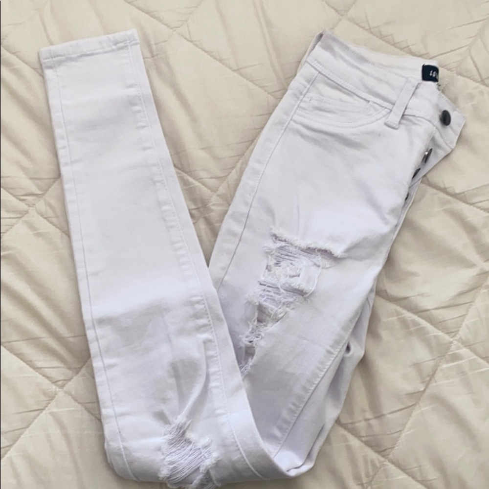 White distressed skinny jeans